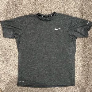 Men’s Nike Swim hydroguard 40 T shirt (sun shirt) size large